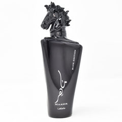 Frasco de Lattafa Maahir Black Edition Eau de Parfum 100 ml, diseño robusto y sofisticado.